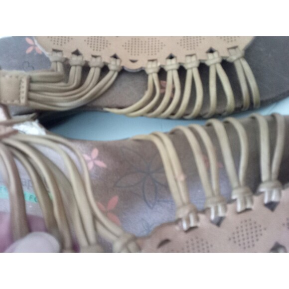Women’s BareTraps Memory Foam Sandals Size 7.5 M Tan Strappy Wedge Heel - Picture 6 of 7